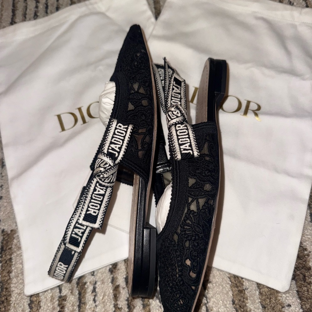 Dior Black Flats with Elegant Slingback Design - Picture 5 of 5